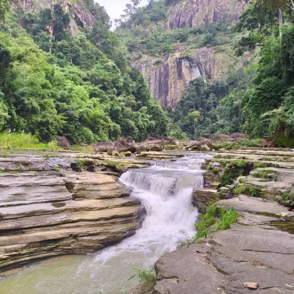 Amiakhum Waterfall